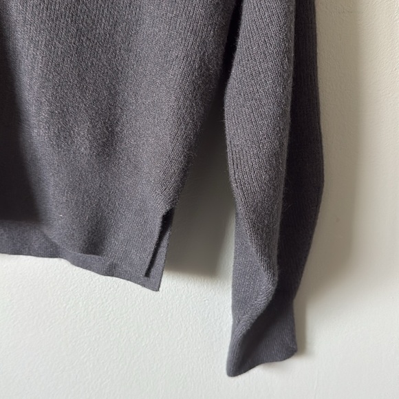 Abercrombie V-Neck Sweater - XS - Picture 4 of 6